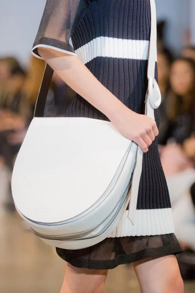 Look 10